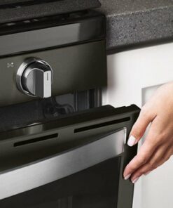 Whirlpool - 5.8 Cu. Ft. Freestanding Gas Convection Range with Self-Cleaning - Black Stainless Steel