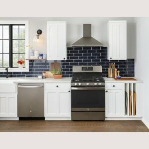 GE - 5.0 Cu. Ft. Freestanding Gas Convection Range with Self-Steam Cleaning and No-Preheat Air Fry - Black on Black