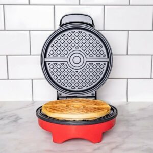 Uncanny Brands - Pokémon Pokeball Waffle Maker - Black